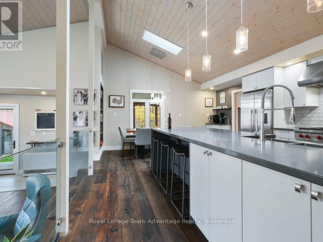 34 BEECHWOOD LANE, Hooton Lake