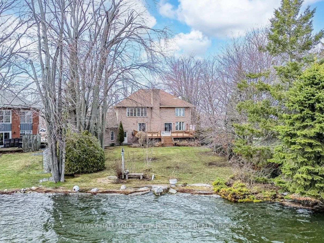 395 COLLINS DRIVE, Lake Simcoe