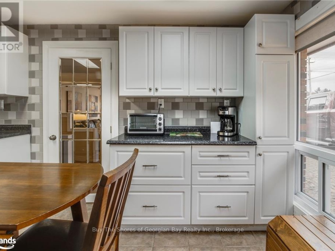 2512 HONEY HARBOUR ROAD, 