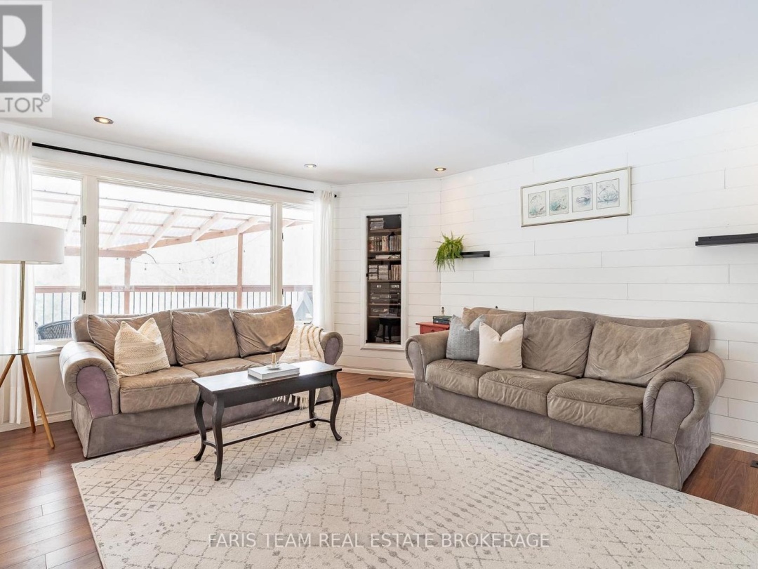 1520 ROSEMOUNT ROAD, Tay