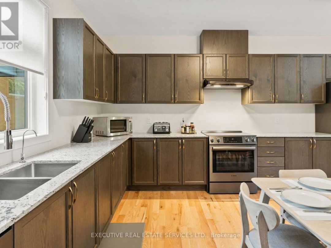 1049 GREENSVIEW DRIVE, Lake of Bays (Franklin)