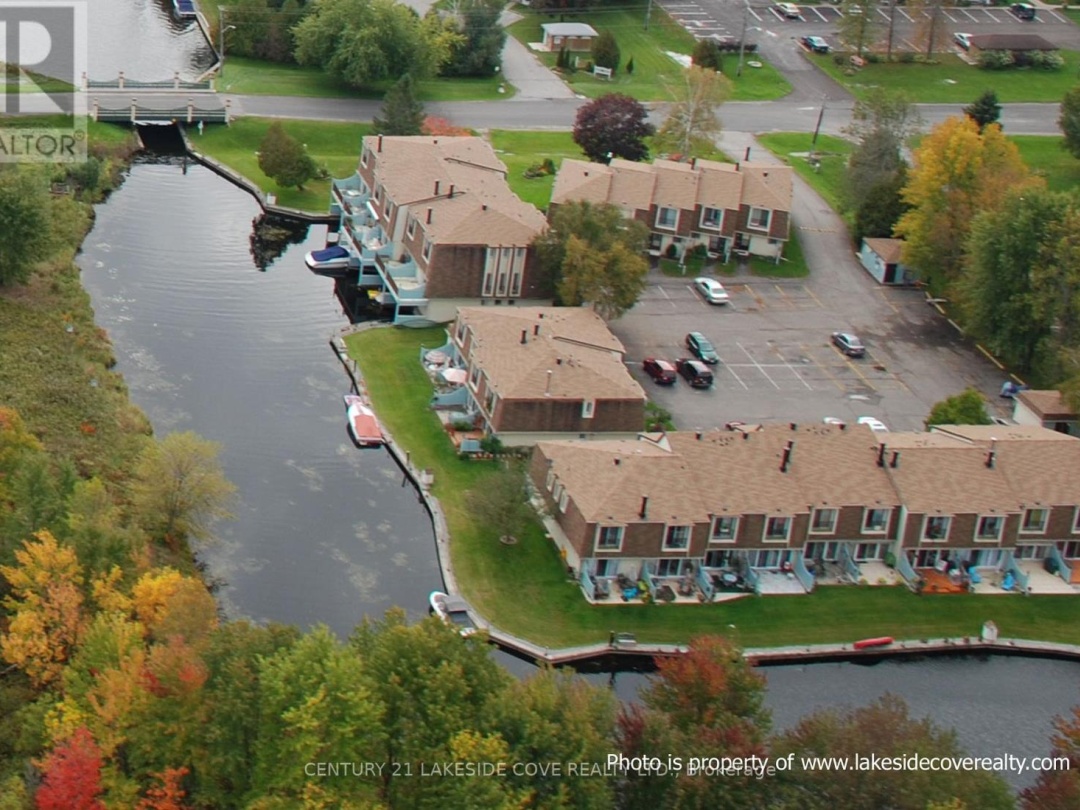 UNIT 4 - 4 PARADISE BOULEVARD, Lake Simcoe