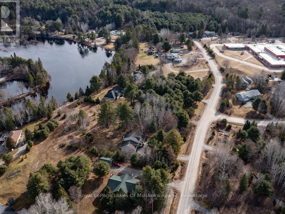 18 SHELLWOOD SHORES AVENUE, Lake Muskoka