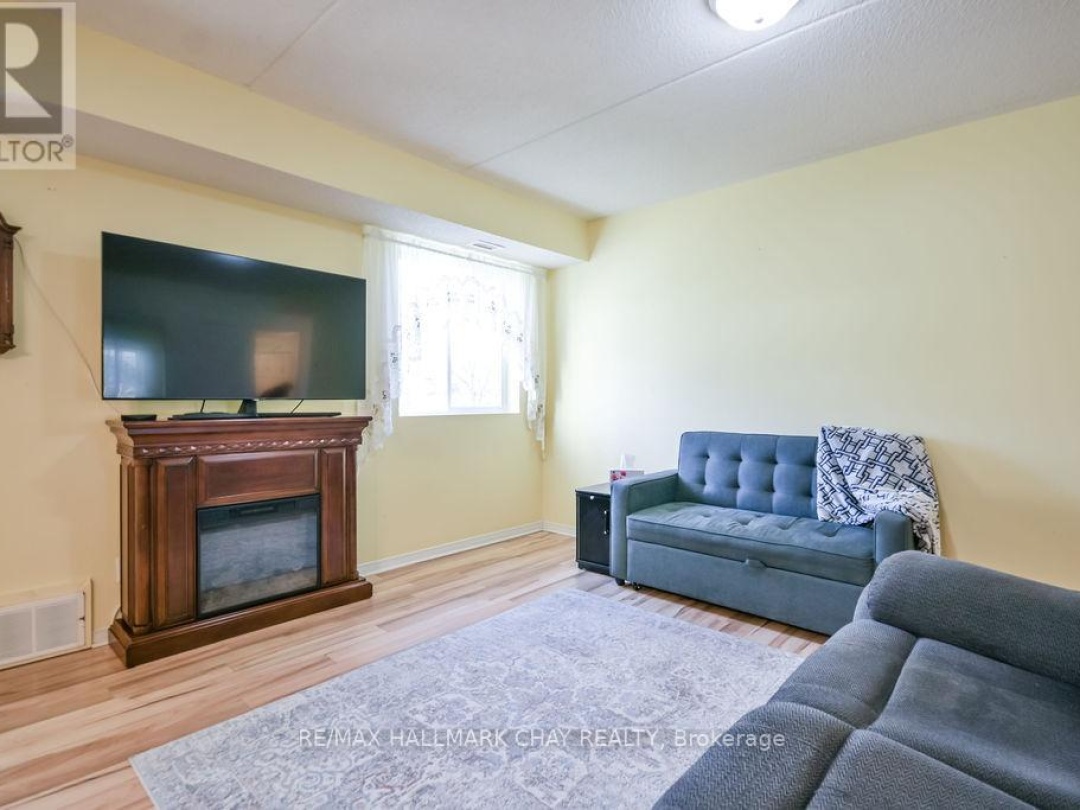 203 - 125 BOND STREET, 