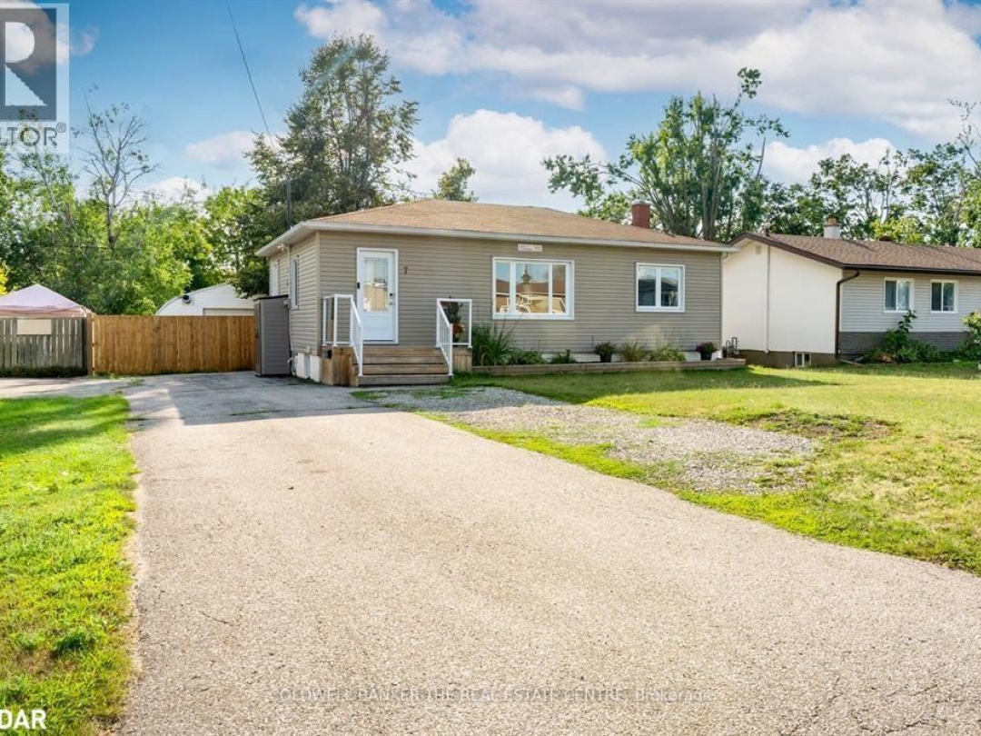7 LEACH Street, 
