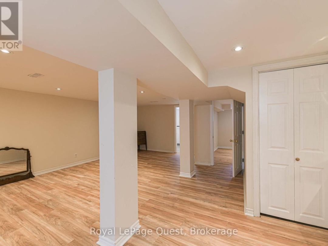 401 MISSISSAGA STREET W, 