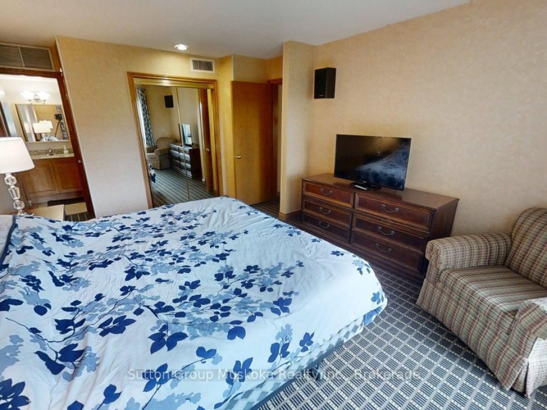27-202 GOLFVIEW - DEERHURST DRIVE, Peninsula Lake