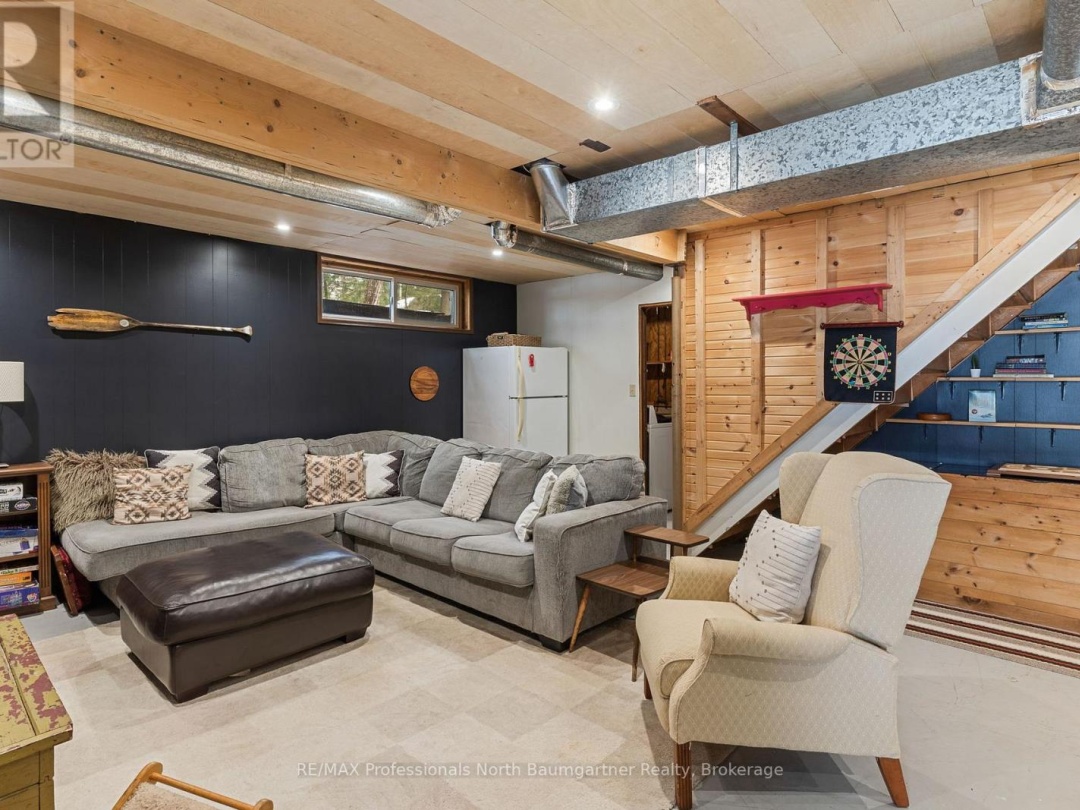 1012 COULSON LANE, Gooderham Lake