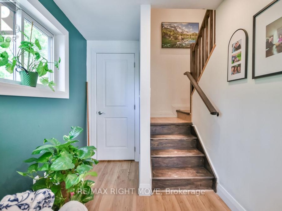 6896 PENTLAND LANE, 