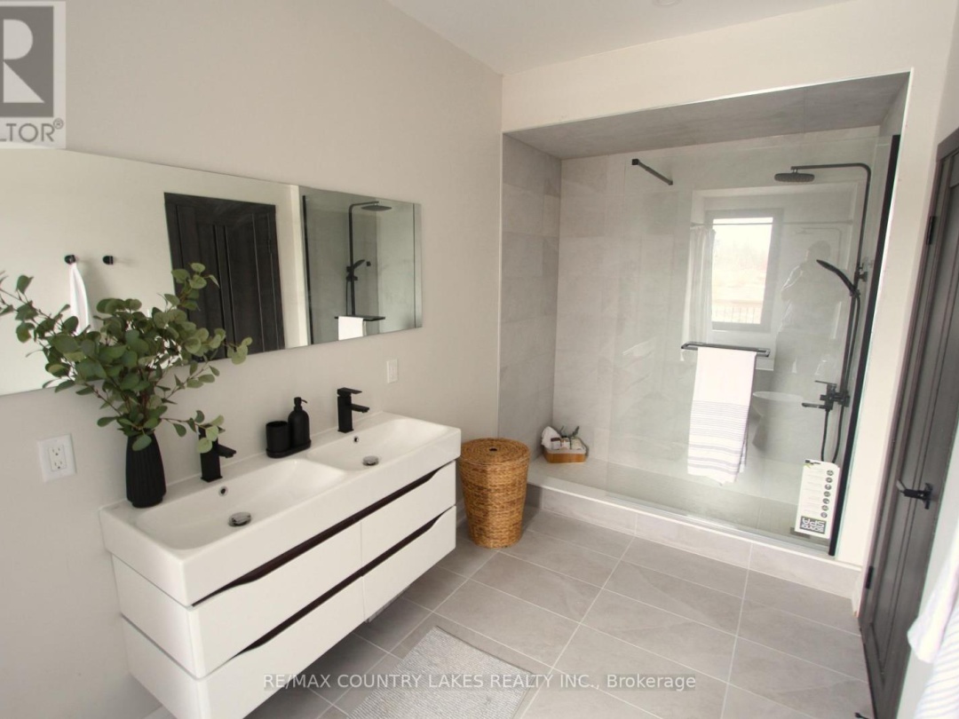 264 MCGUIRE BEACH ROAD, Canal Lake