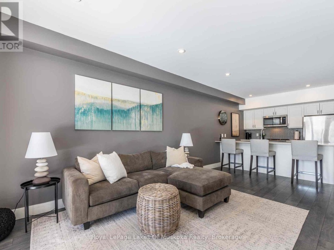 102 - 3 TREE TOPS LANE, Peninsula Lake