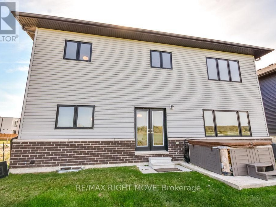 3721 QUAYSIDE DRIVE, Severn (West Shore)