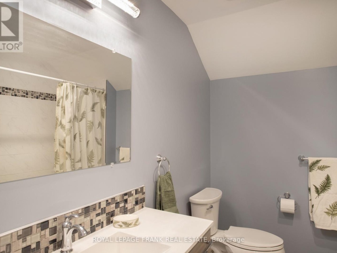 15 HALLETT CRESCENT, 