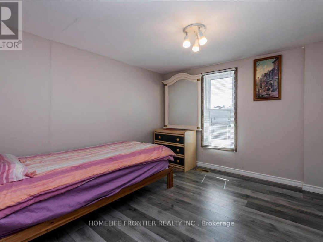 215 OXFORD STREET, Orillia
