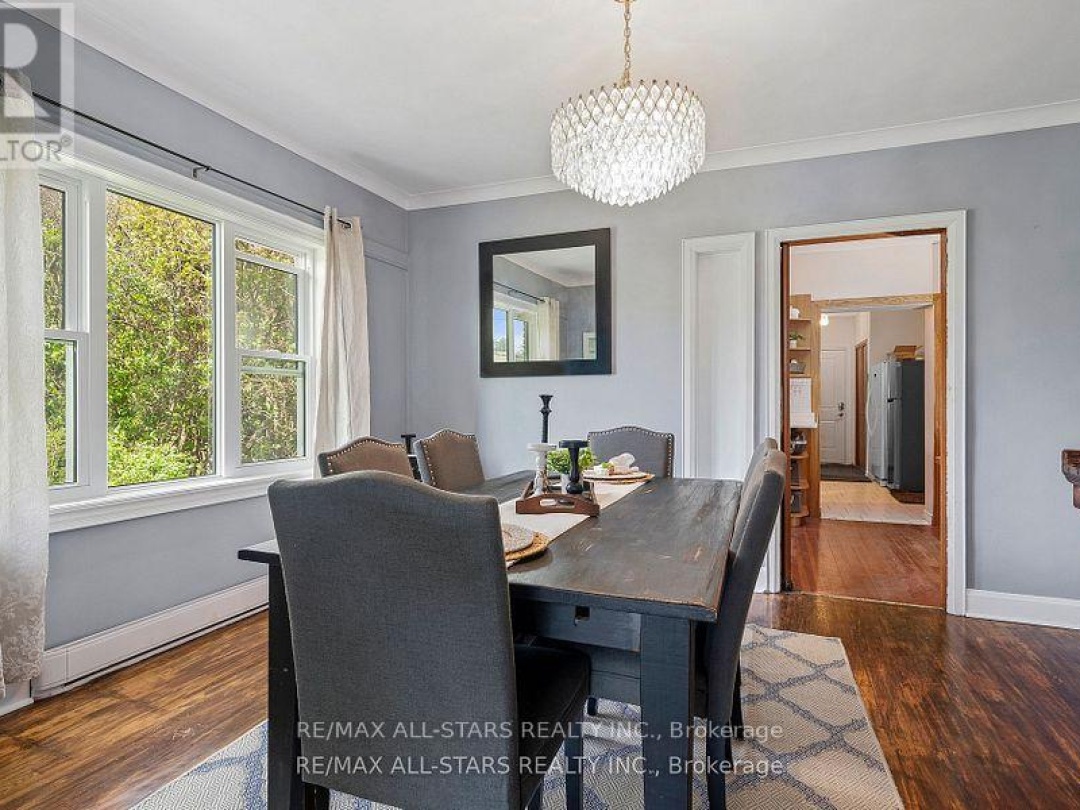 61 FRANCIS STREET E, 