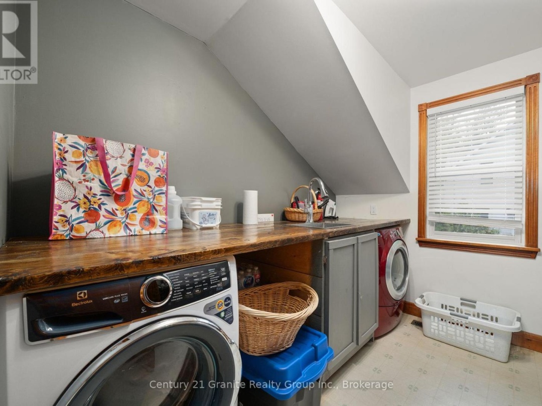 8 BEND STREET, Kawartha Lakes (Kinmount)