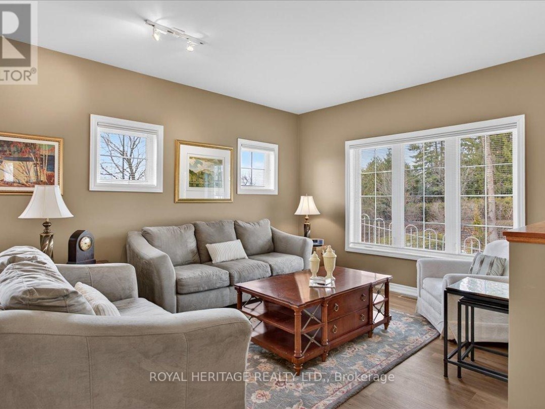 4 KENNEDY DRIVE, Kawartha Lakes (Fenelon Falls)