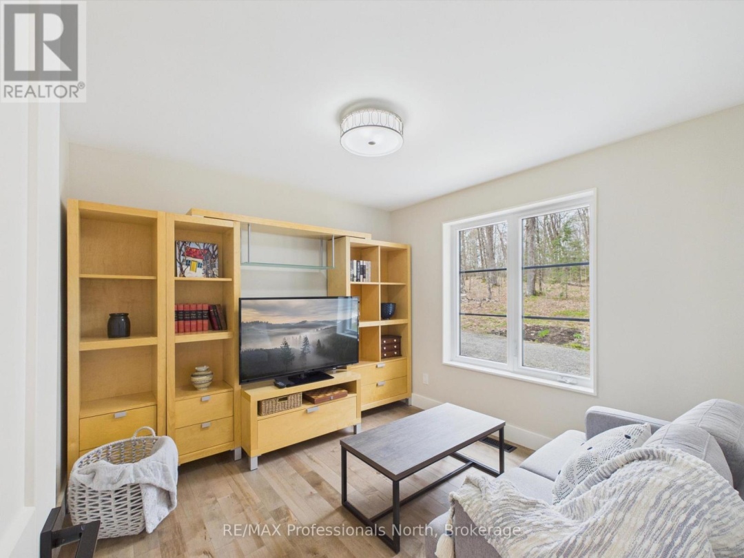 1011 OLD COTTAGE ROAD, Mckay Lake
