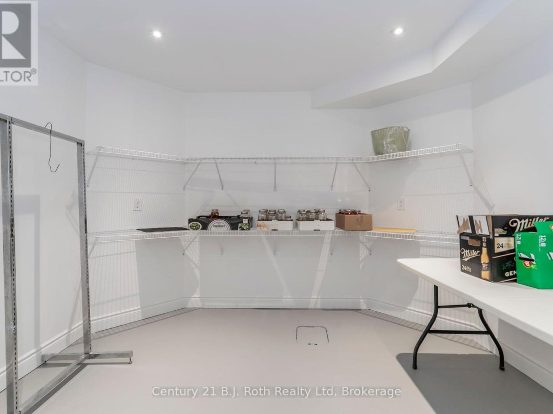 4 CHARLIE RAWSON BOULEVARD, Tay (Victoria Harbour)