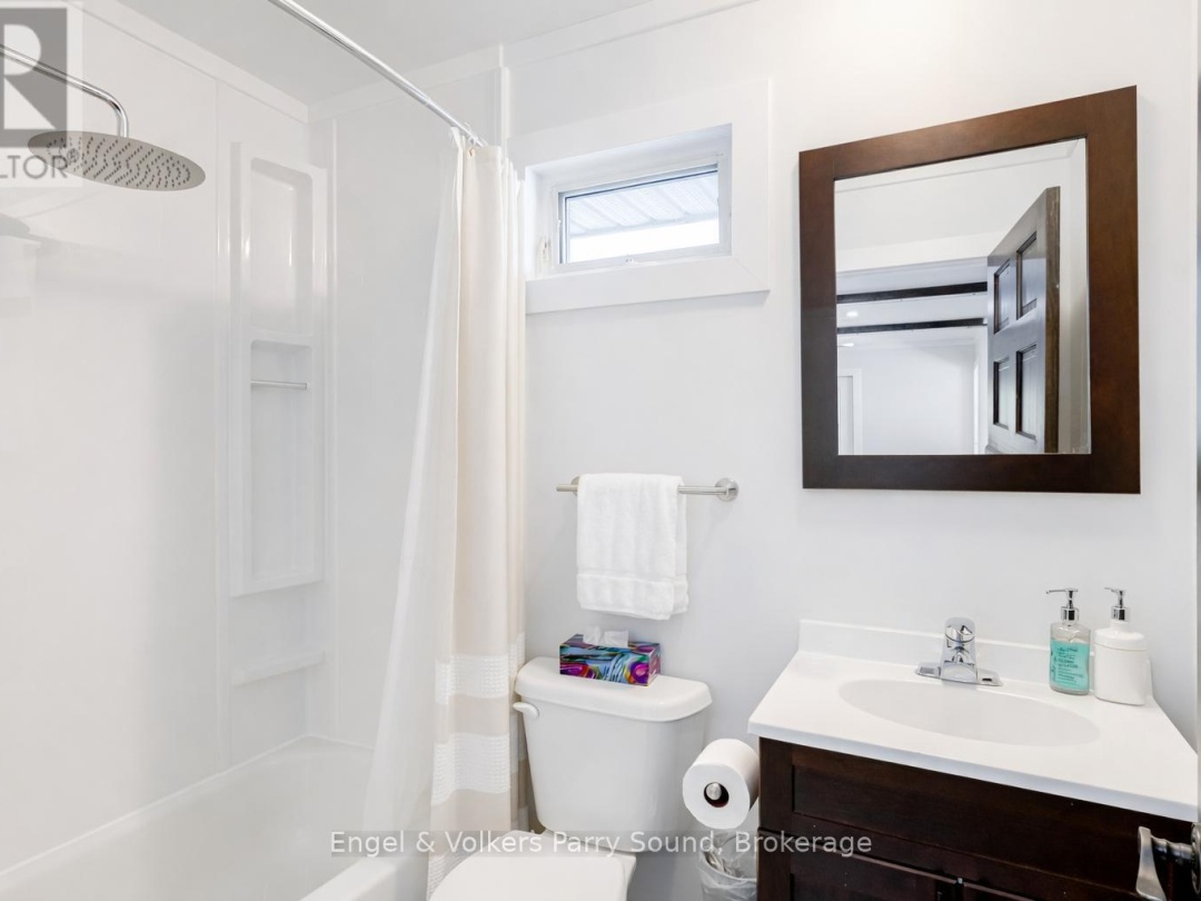 49 REGENCY DRIVE, Richmond Lake