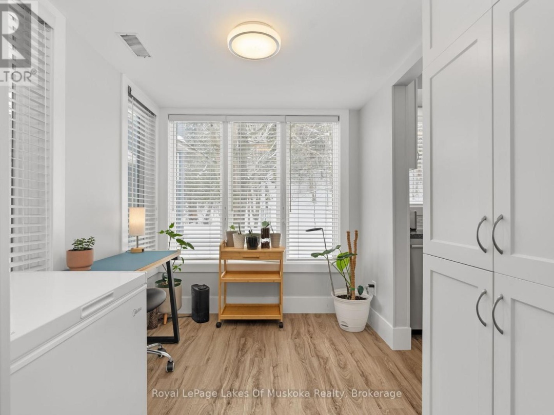 4 - 1551 HIDDEN VALLEY ROAD, Peninsula Lake