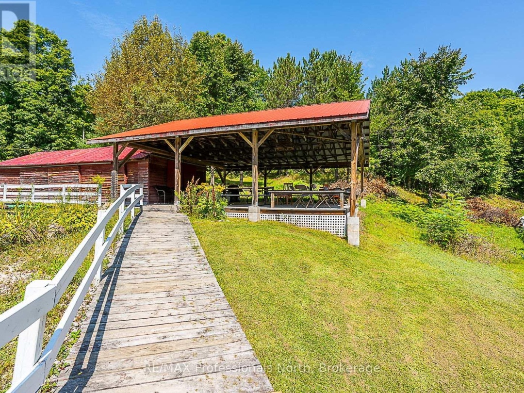 1063 RAVINE ROAD, Minden Hills (Lutterworth)