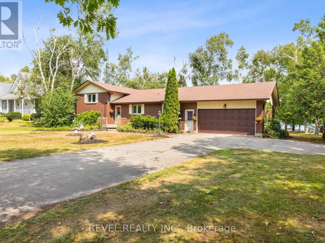 126 PINEWOOD BOULEVARD, Canal Lake