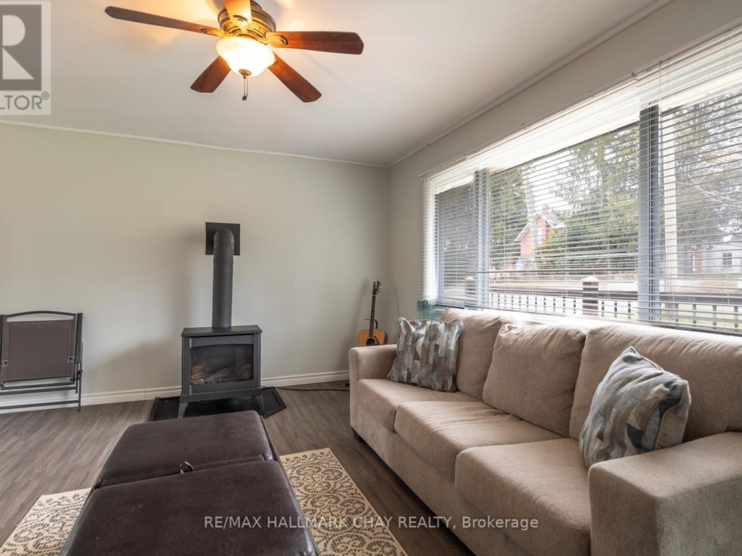 6 DICKSON STREET, Kawartha Lakes (Kinmount)