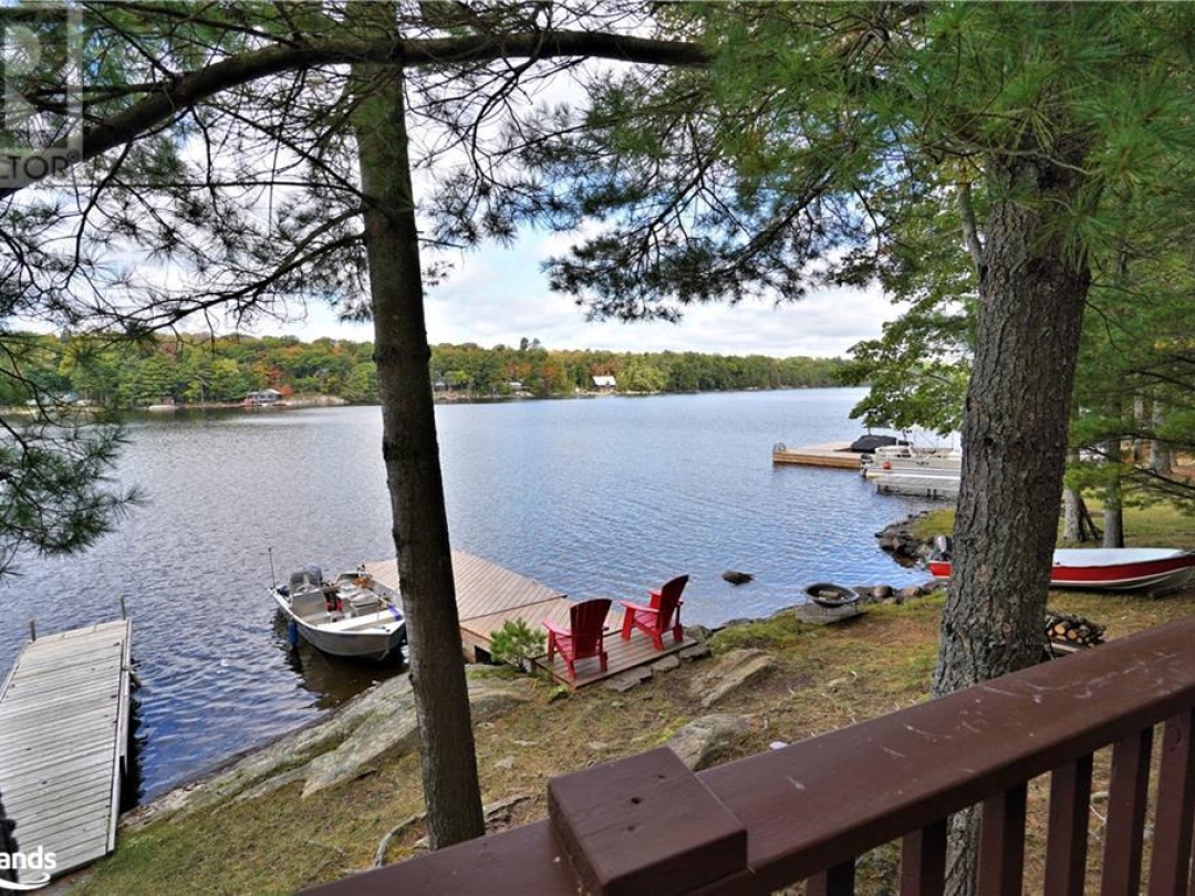 121 Healey Lake, Healey Lake