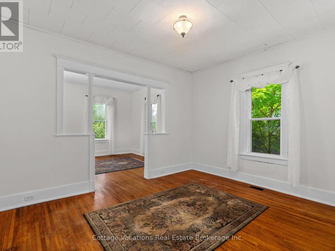 1 DUNCAN STREET E, 