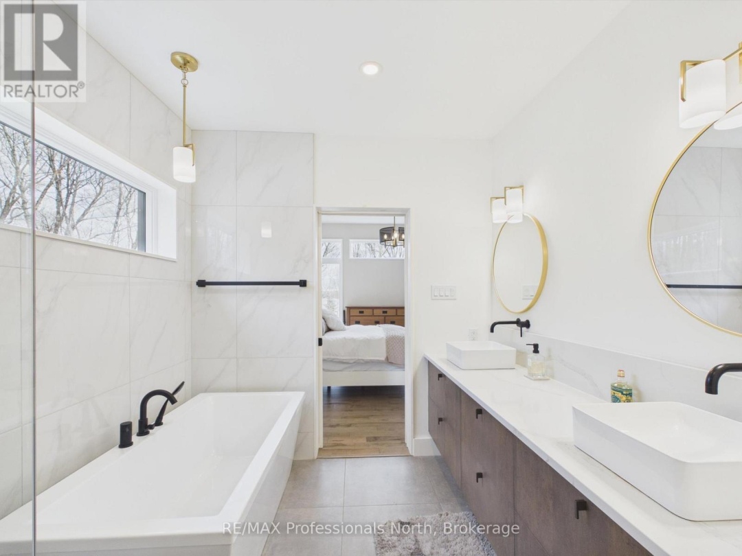 1011 OLD COTTAGE ROAD, Mckay Lake
