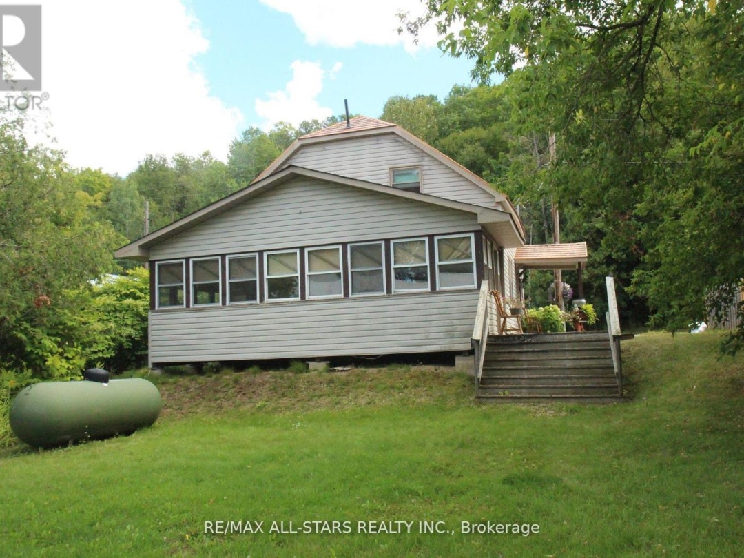 77 BOBCAYGEON ROAD, Minden Hills (Lutterworth)
