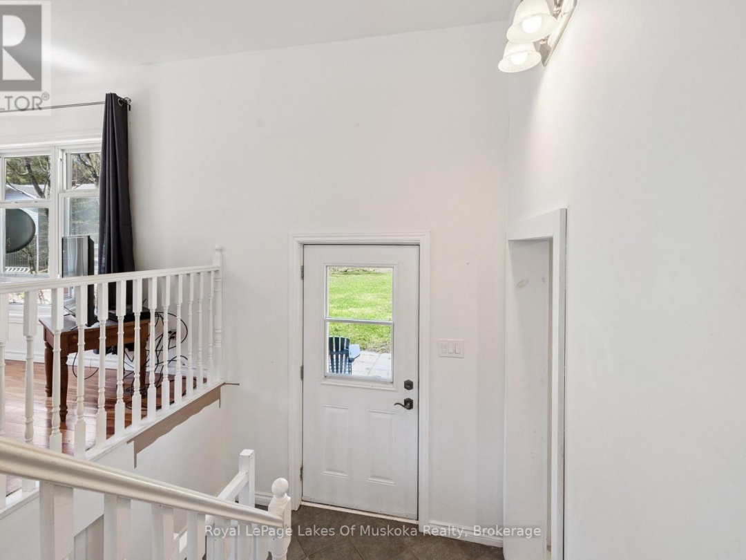 1052 OLD FALKENBURG ROAD, Bracebridge (Macaulay)