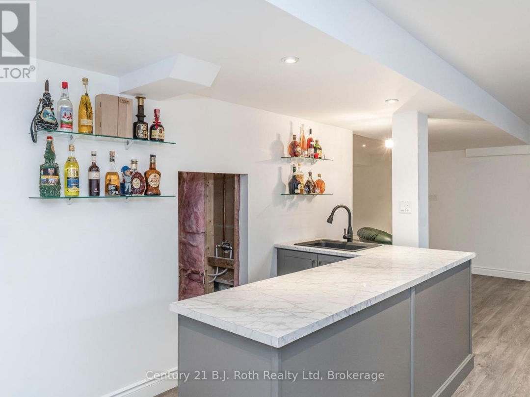 4 CHARLIE RAWSON BOULEVARD, Tay (Victoria Harbour)