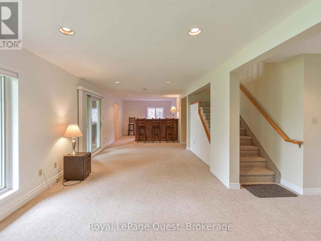27 HEYDEN AVENUE, Lake Simcoe