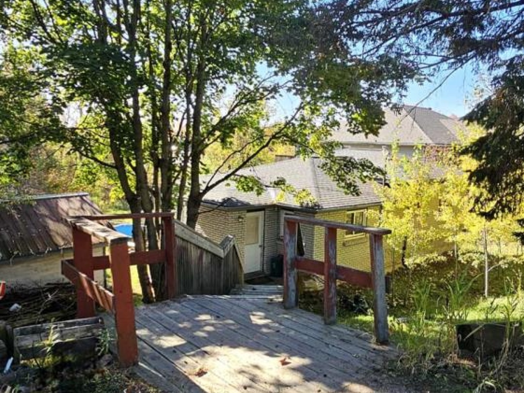 171 FAIRYVIEW DRIVE, 