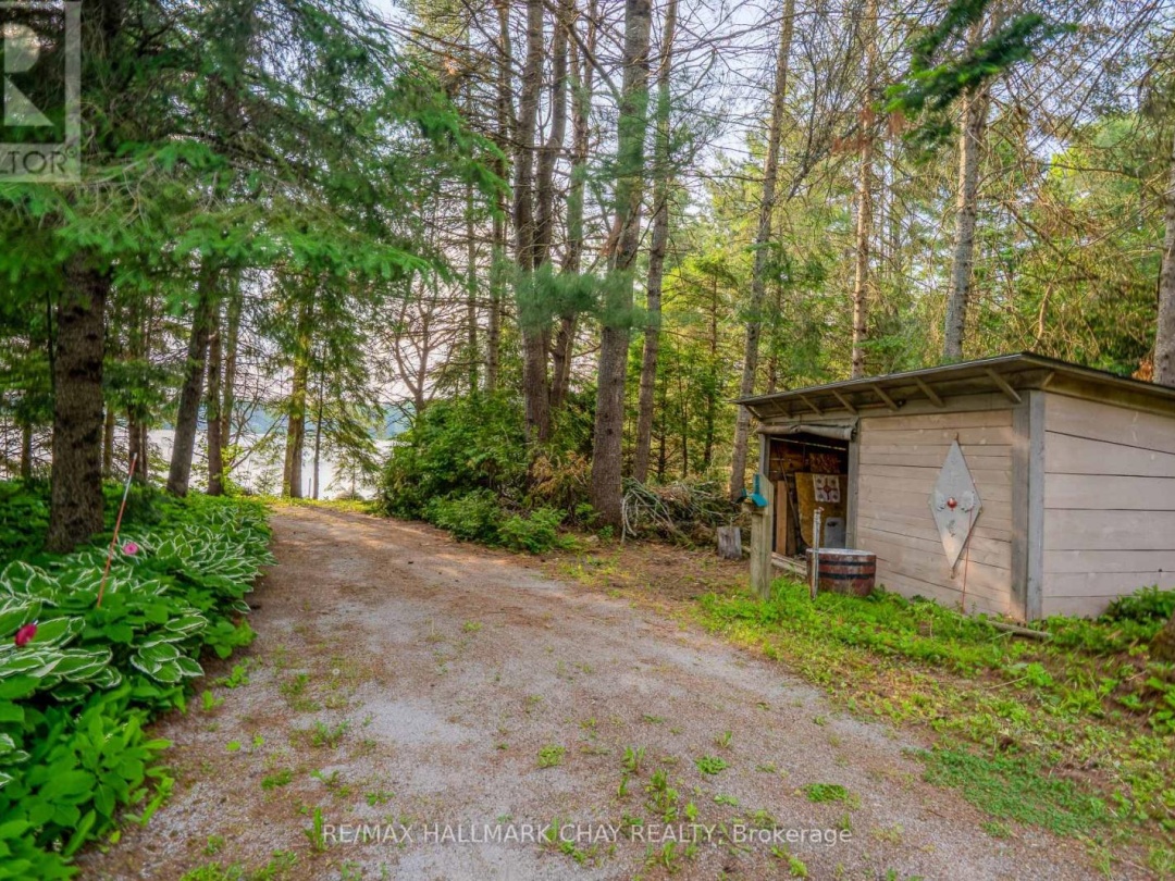 1070 CHAIKOF ROAD, Reay Lake