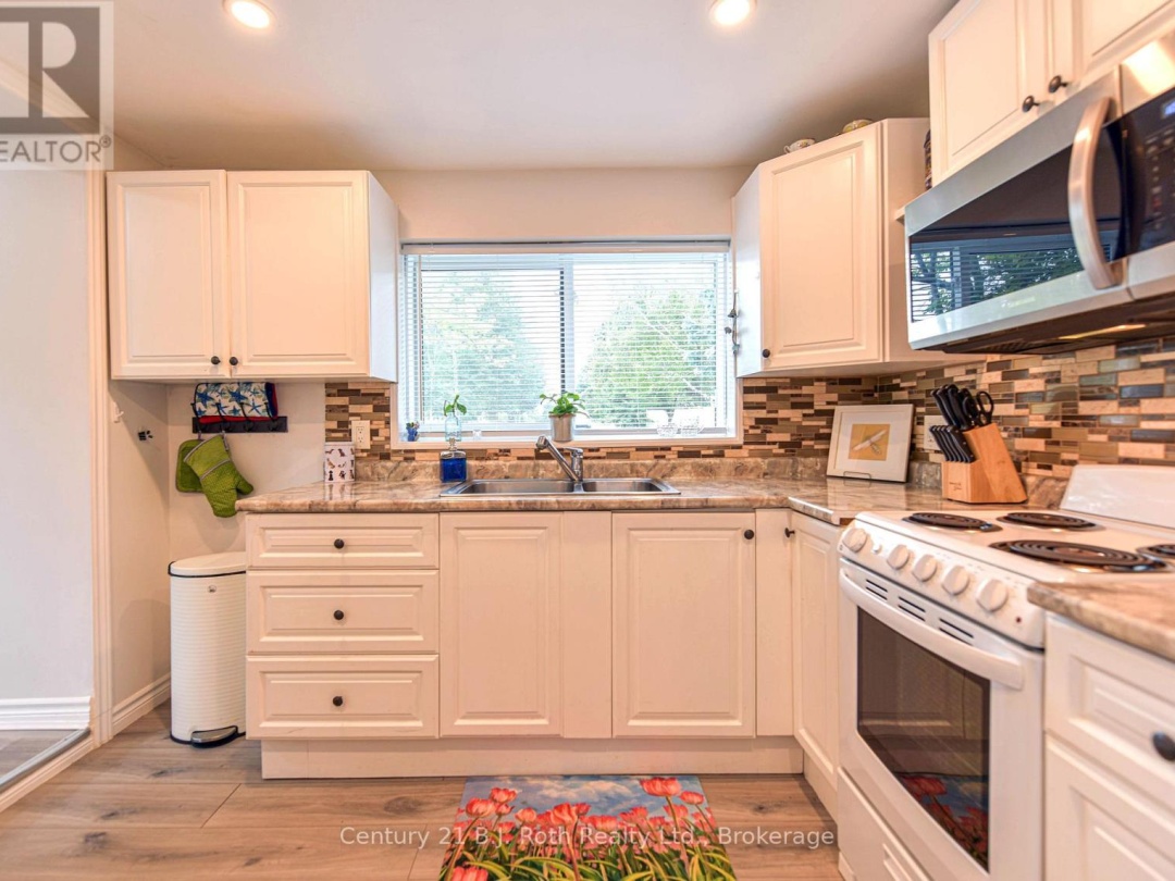 4693 DANIEL STREET, Ramara (Atherley)