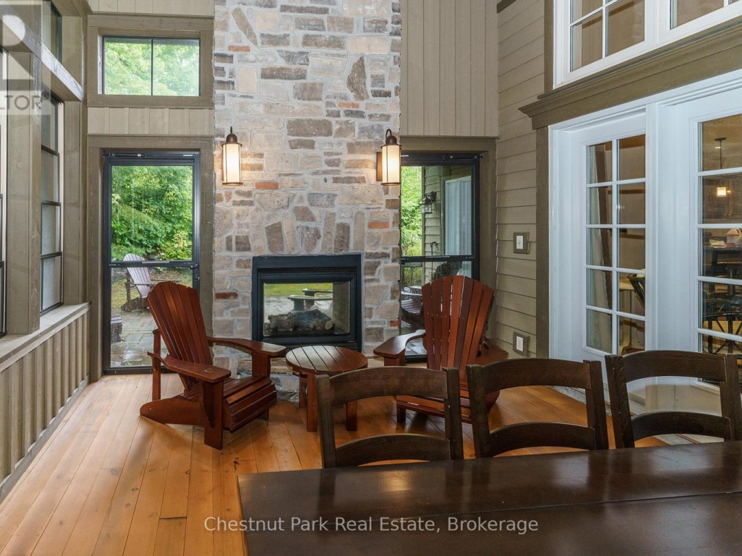 501 GLEN ABBEY WAY E, 