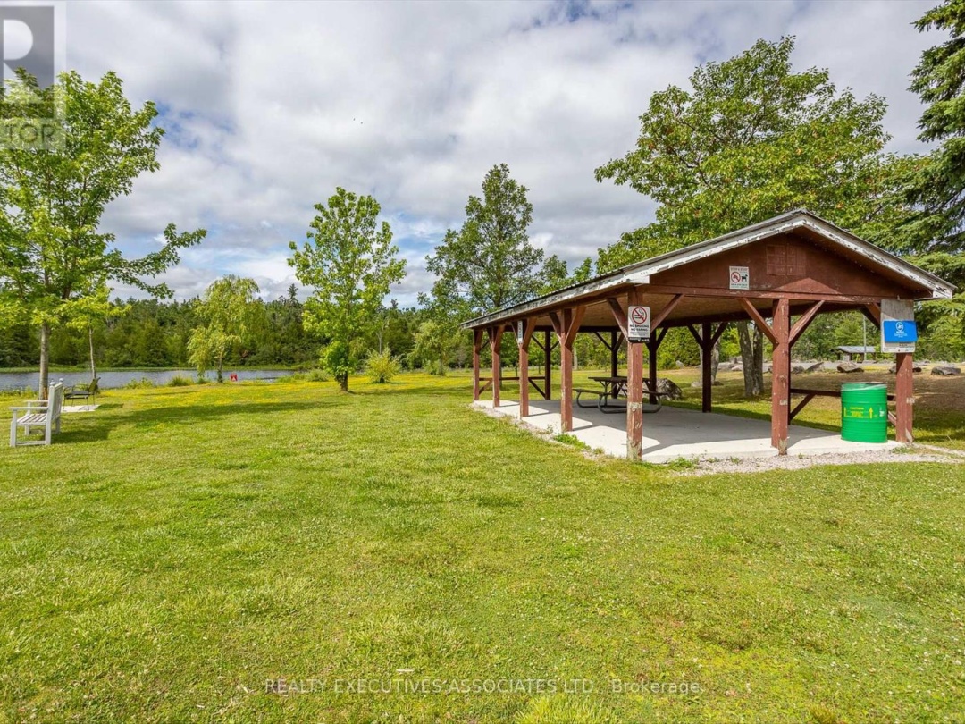 36 - 17 LAKEWOOD CRESCENT, 