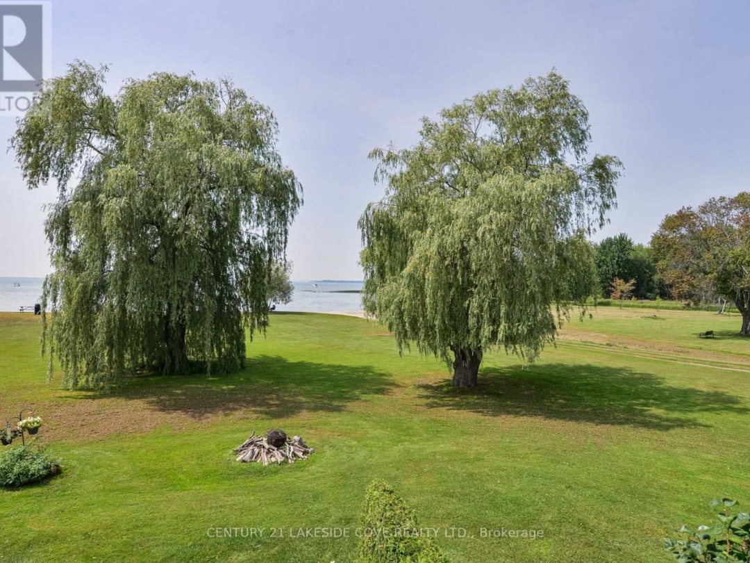 UNIT 14 - 1 PARADISE BOULEVARD, Lake Simcoe