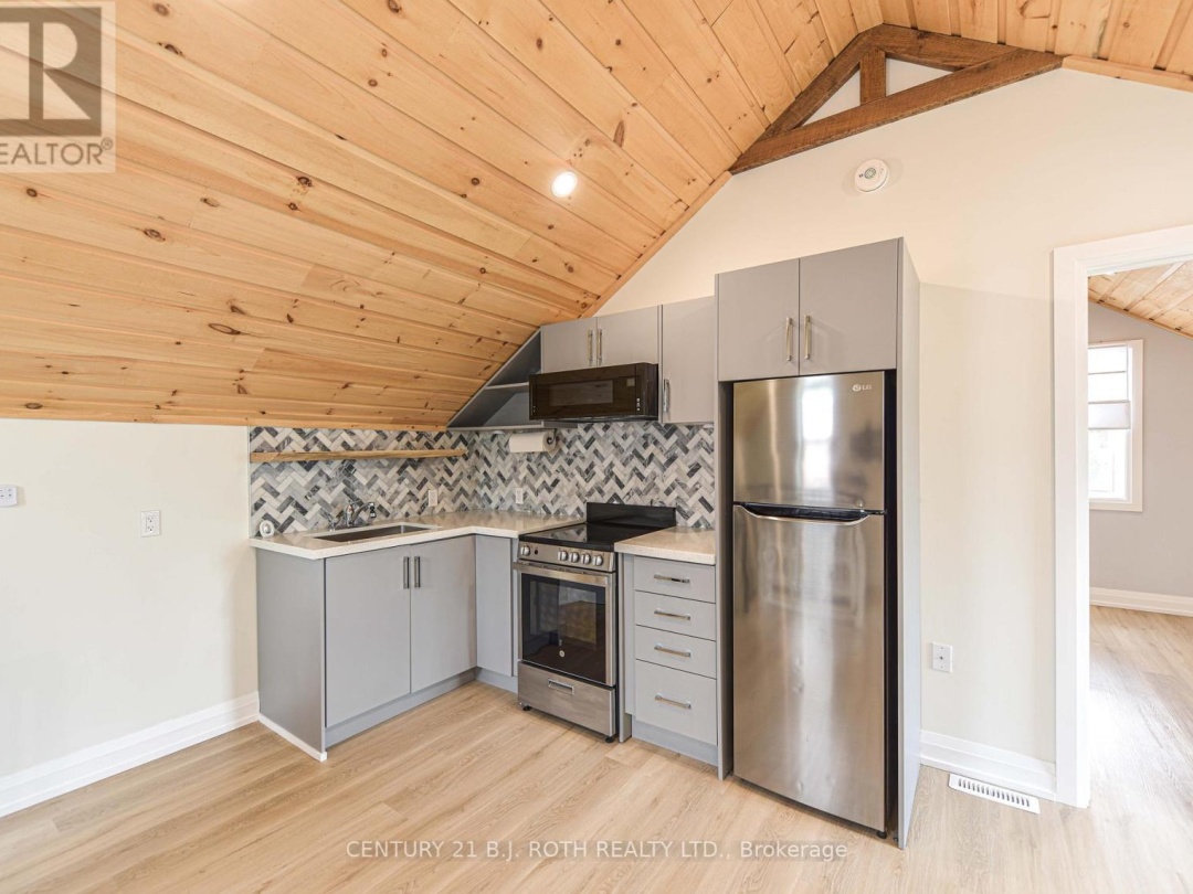 274 MISSISSAGA STREET W, 