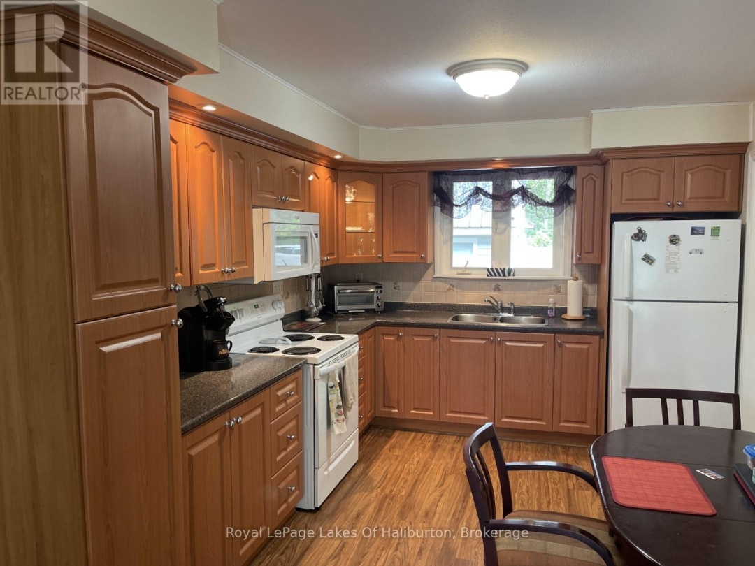 1675 BRAELOCH ROAD, Kennisis Lake