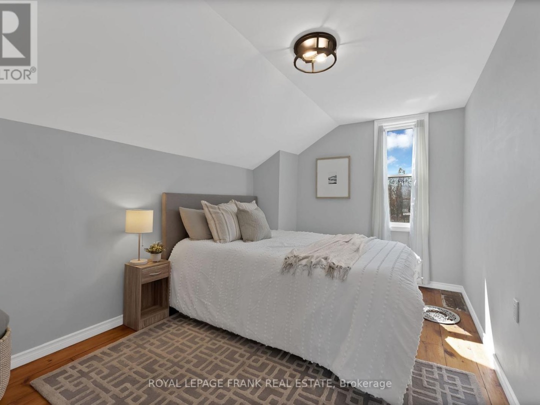 916 HIGHWAY 7, Kawartha Lakes (Oakwood)