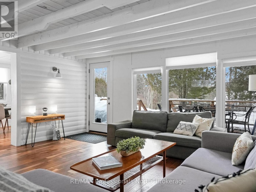 1044 SHANAHAN TRAIL, Horseshoe Lake