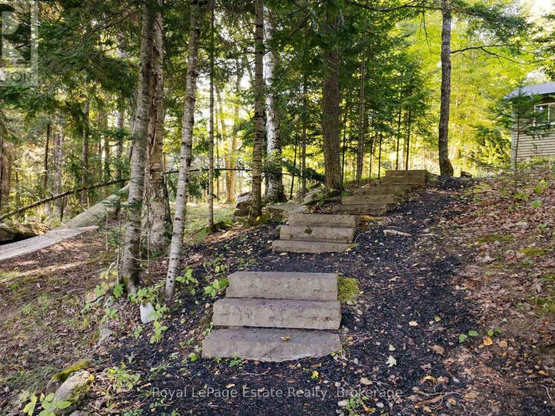 1157 BETWEEN LAKES TRAIL, 