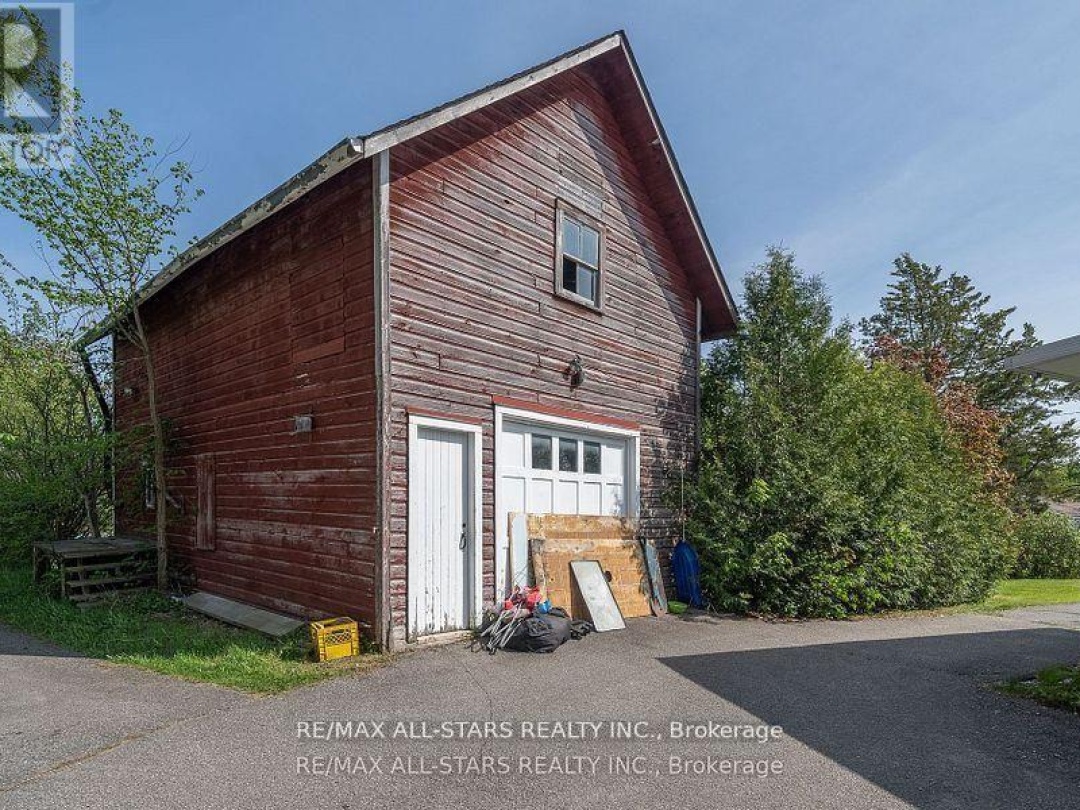 61 FRANCIS STREET E, Kawartha Lakes (Fenelon Falls)
