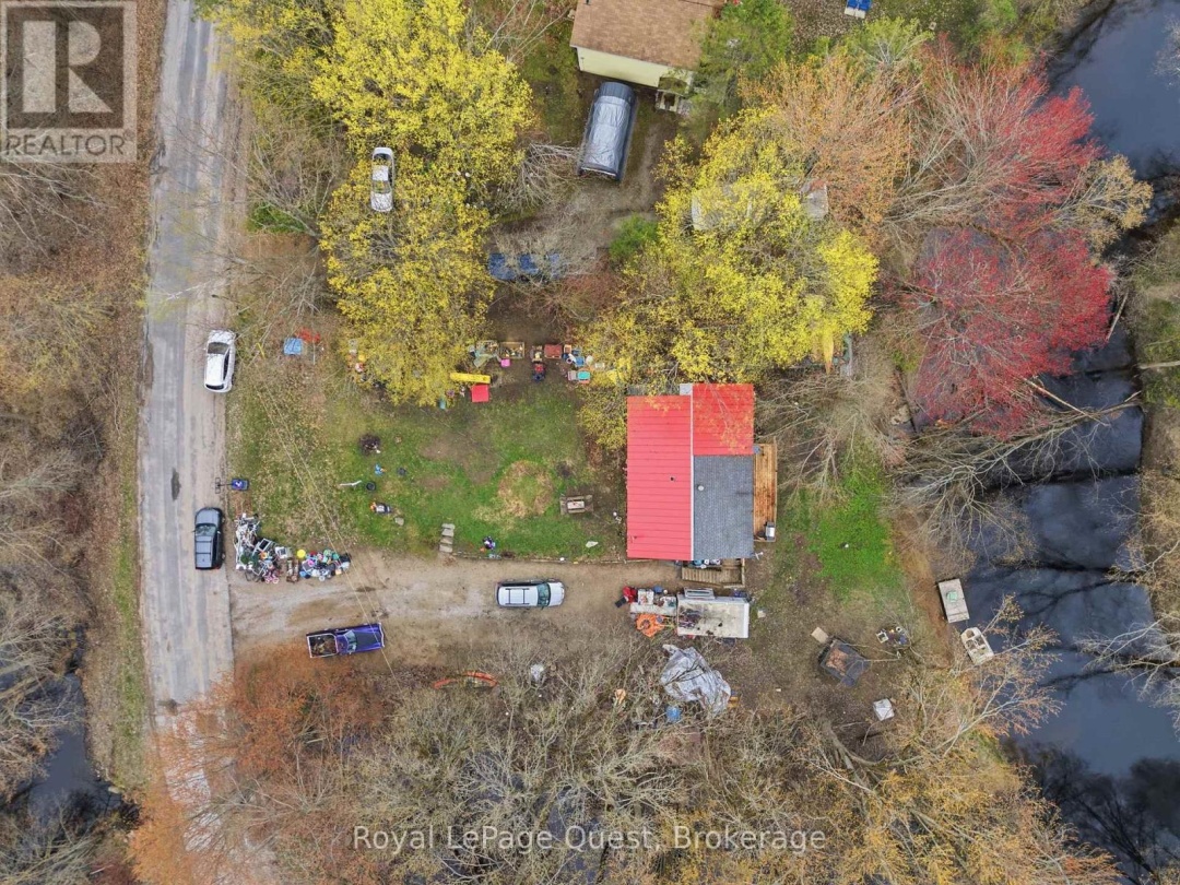 7476 ASH CRESCENT, Black River