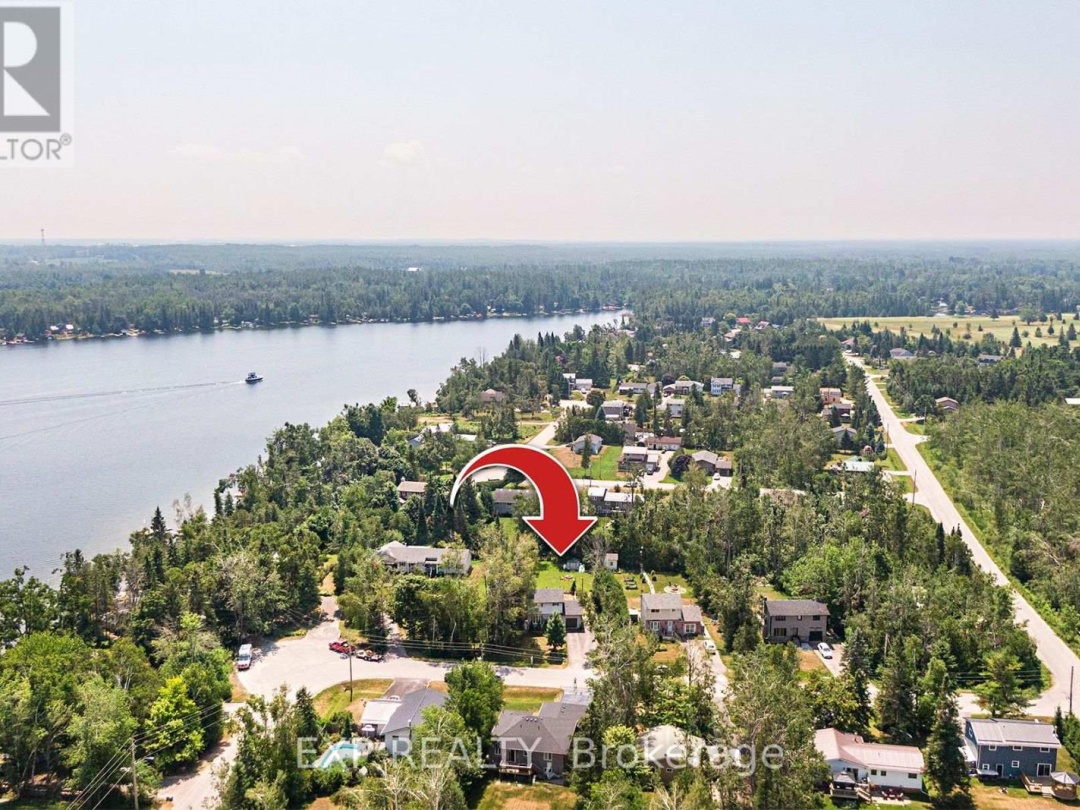 8 PINEWOOD BOULEVARD, 