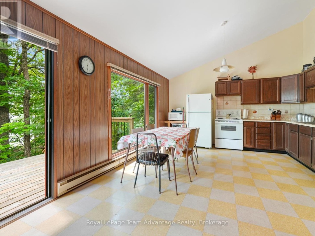 32 CHRISTIE COURT, Sugar Lake